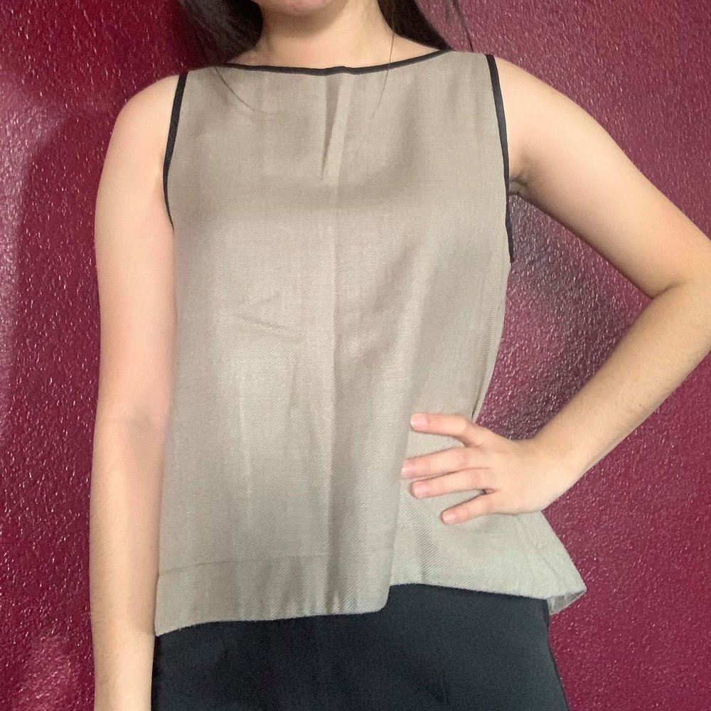 sleeveless top